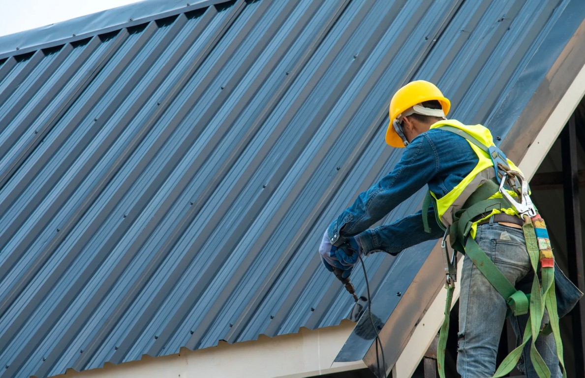 Professional roofing contractor working in Buena Park, CA